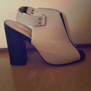 Women Shoes/Heels